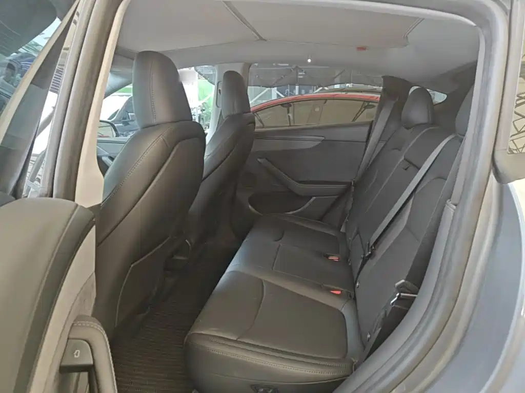 Tesla Model Y — миниатюра 17