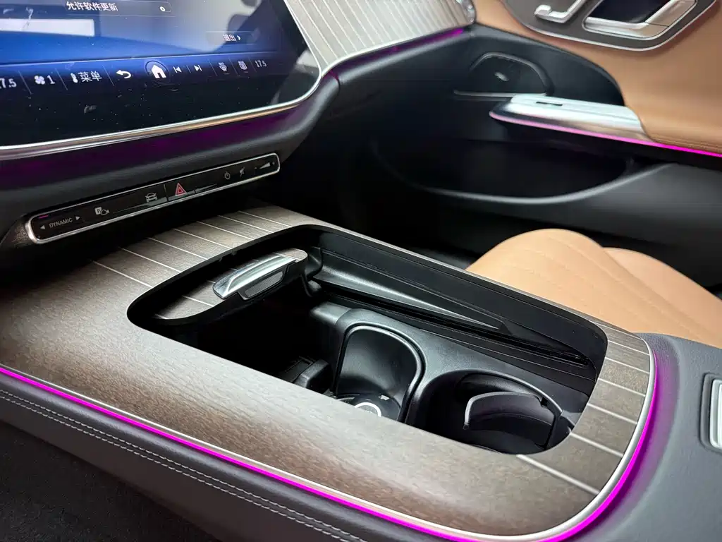 Mercedes-Benz E-Class — миниатюра 12