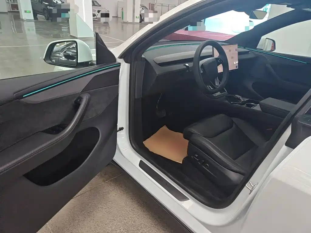 Tesla Model Y L — миниатюра 12