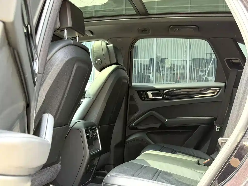 Porsche Cayenne — миниатюра 4