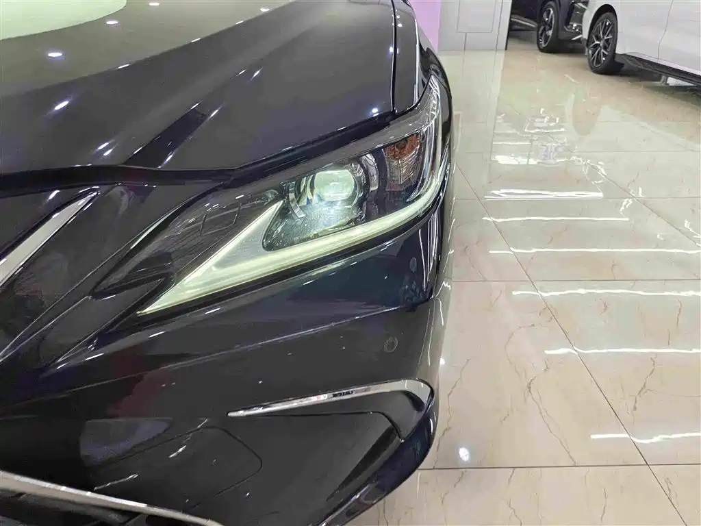 Lexus ES — миниатюра 11