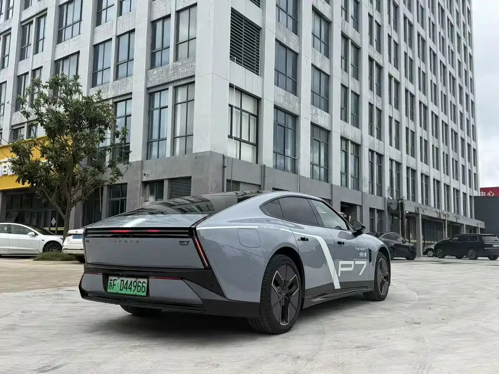 XPeng P7 — миниатюра 10