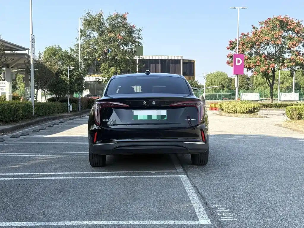 Hongqi Hongqi E-QM5 — миниатюра 4