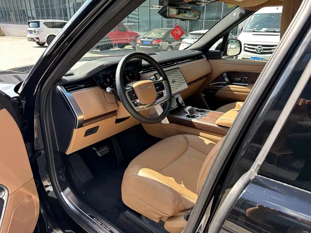 Land Rover Range Rover 2023 3.0 L6 400PS Long Wheelbase