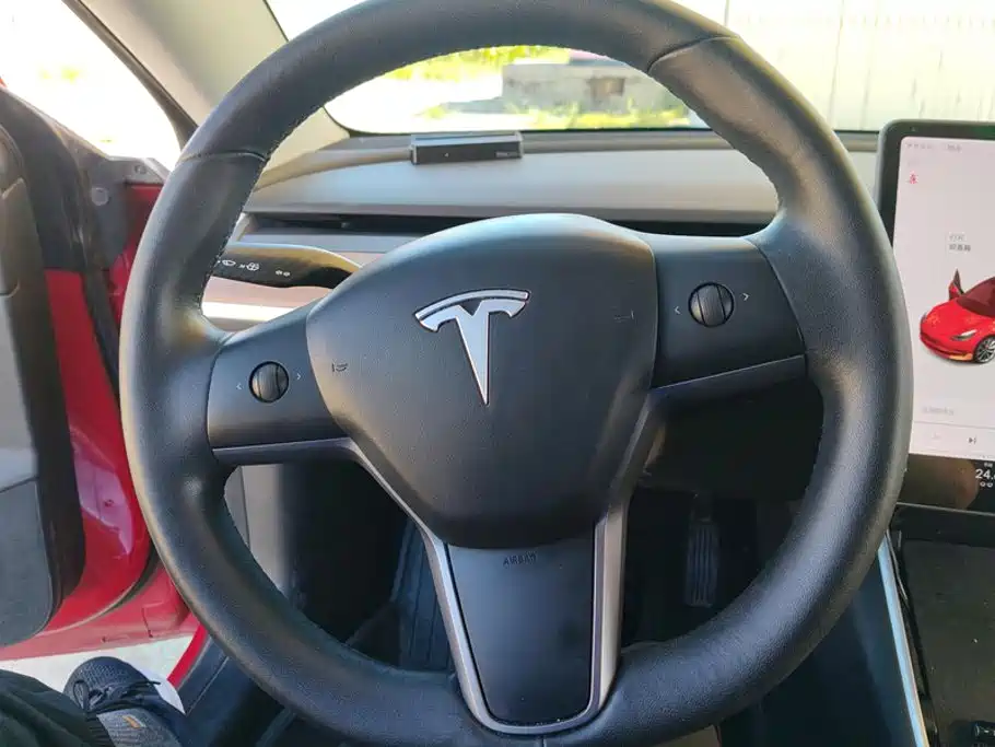 Tesla Model 3 — миниатюра 15
