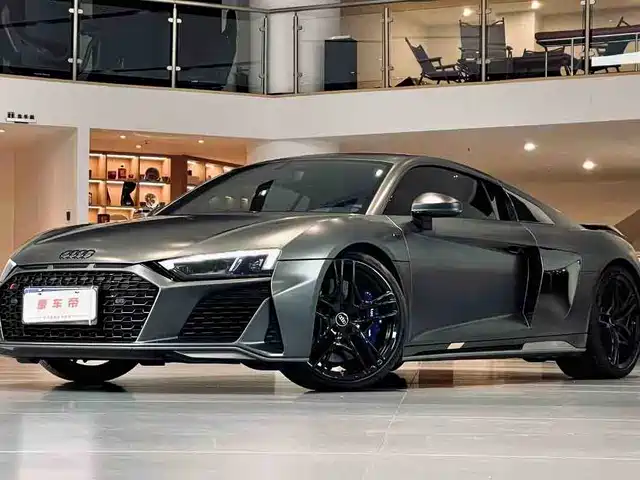 AUDI R8