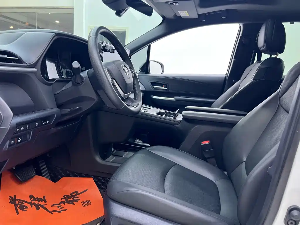 Toyota Granvia — миниатюра 10