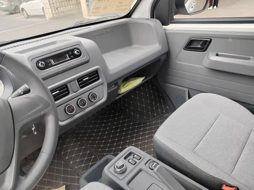Wuling Yangguang — миниатюра 6