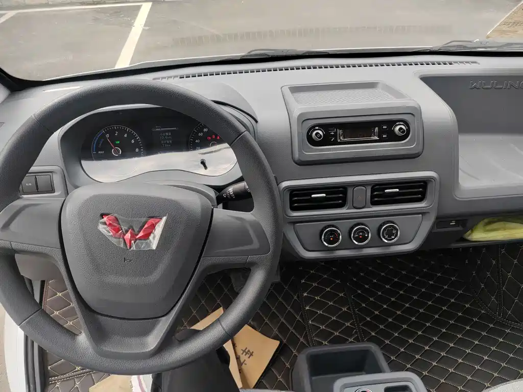 Wuling Yangguang — миниатюра 7