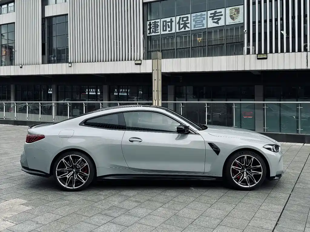 BMW M4 2024 M4