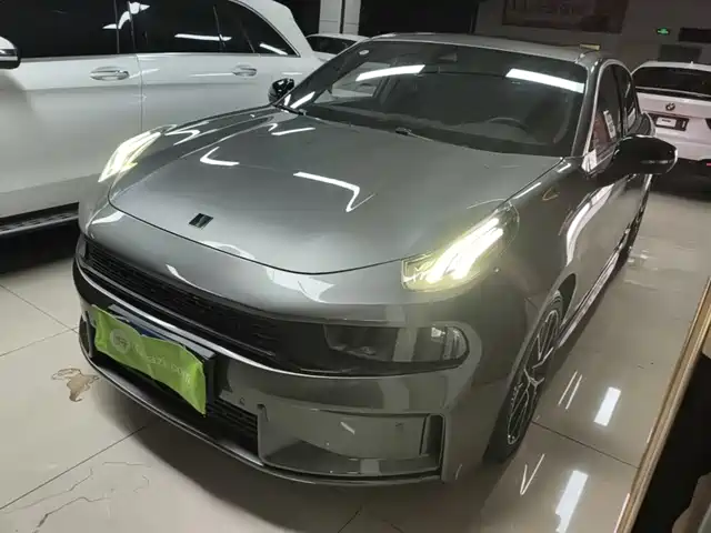 Lynk & Co 03