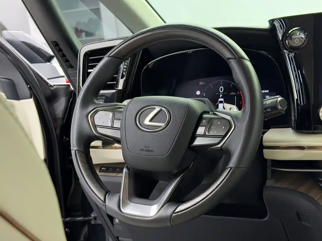 Lexus LM — миниатюра 13