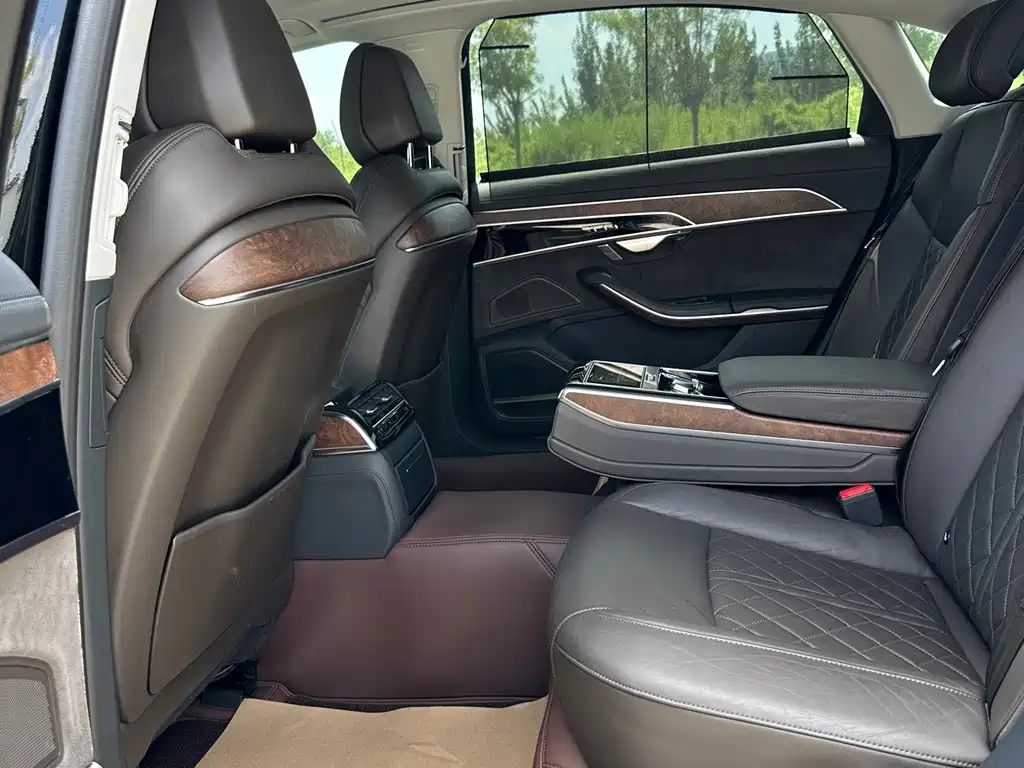 Audi A8 — миниатюра 7