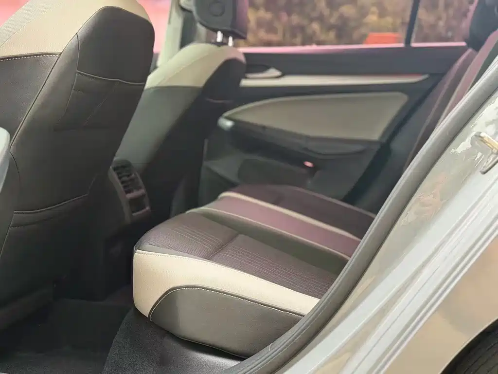 Volkswagen Golf — миниатюра 4