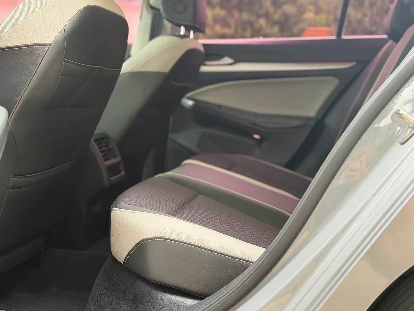 Volkswagen Golf 1.4 л 2021 г. Серебристо-серый, пробег 43000 км