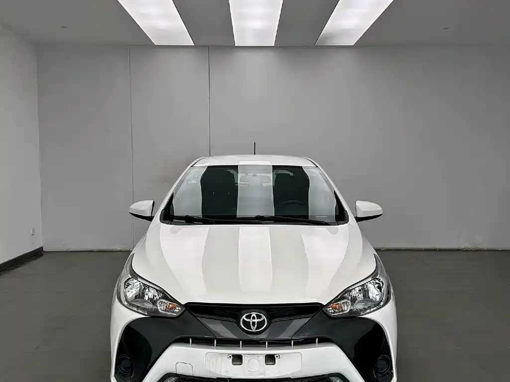 Toyota Yaris L — миниатюра 2