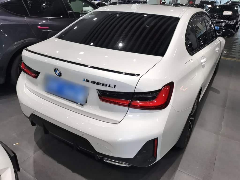 BMW 3 Series 2.0 л 2023 г. Белый, пробег 35100 км