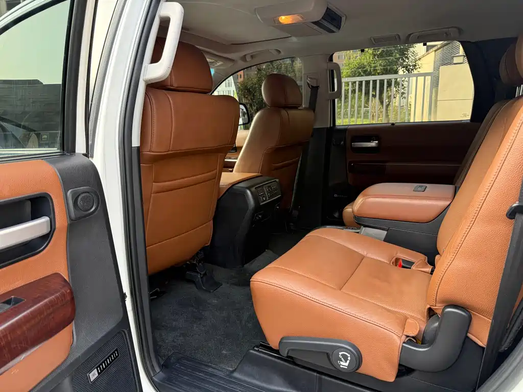 Toyota Sequoia — миниатюра 12