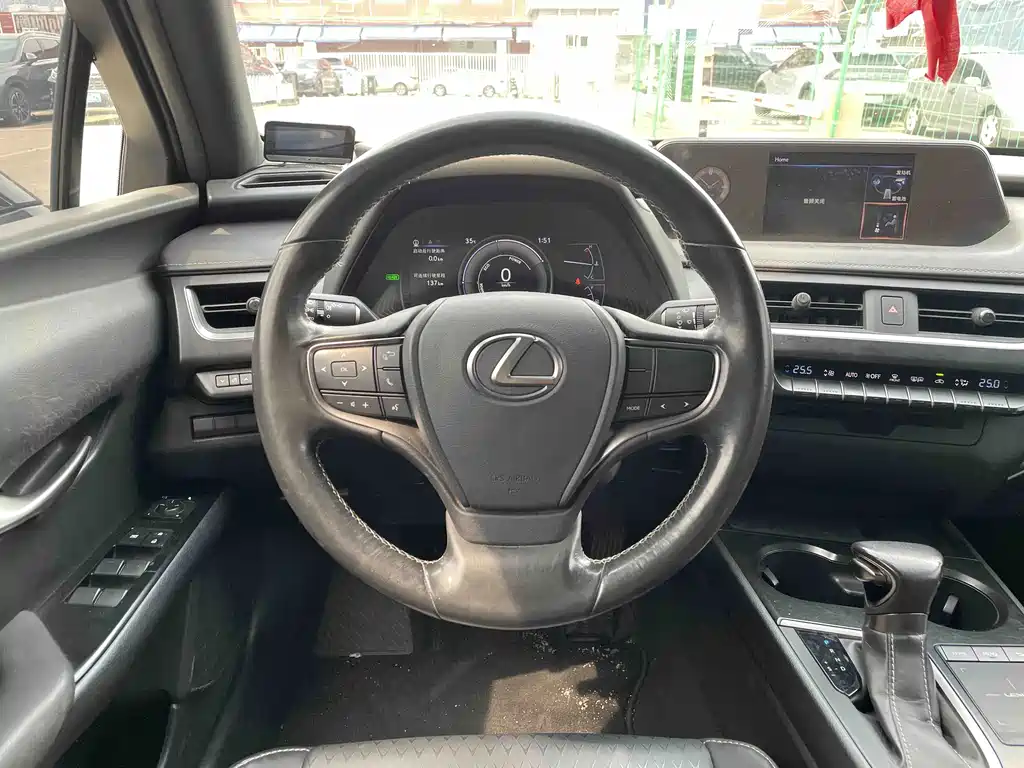 Lexus UX — миниатюра 16