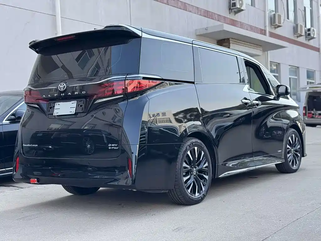 Toyota Alphard — миниатюра 4