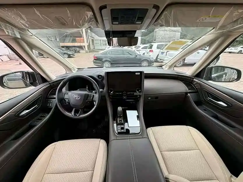 Toyota Alphard — миниатюра 6