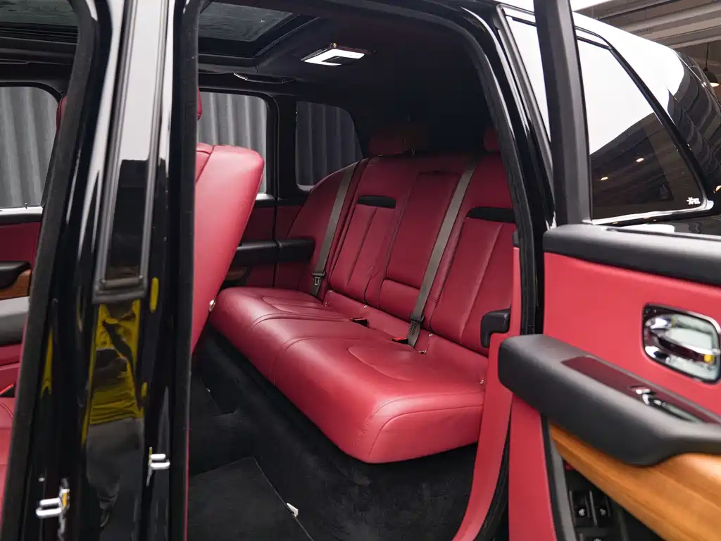 Rolls-Royce Cullinan — миниатюра 10
