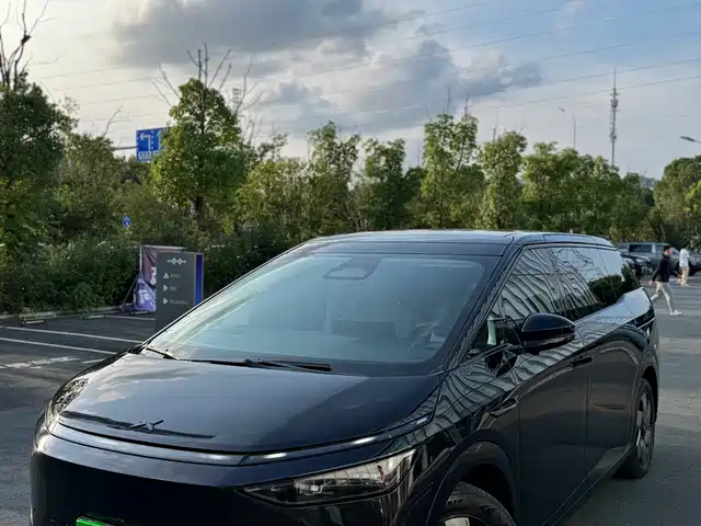 2024 Xpeng X9