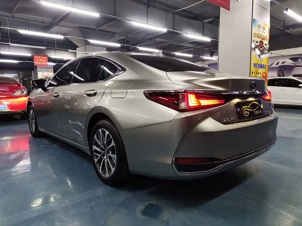 Lexus ES — миниатюра 6