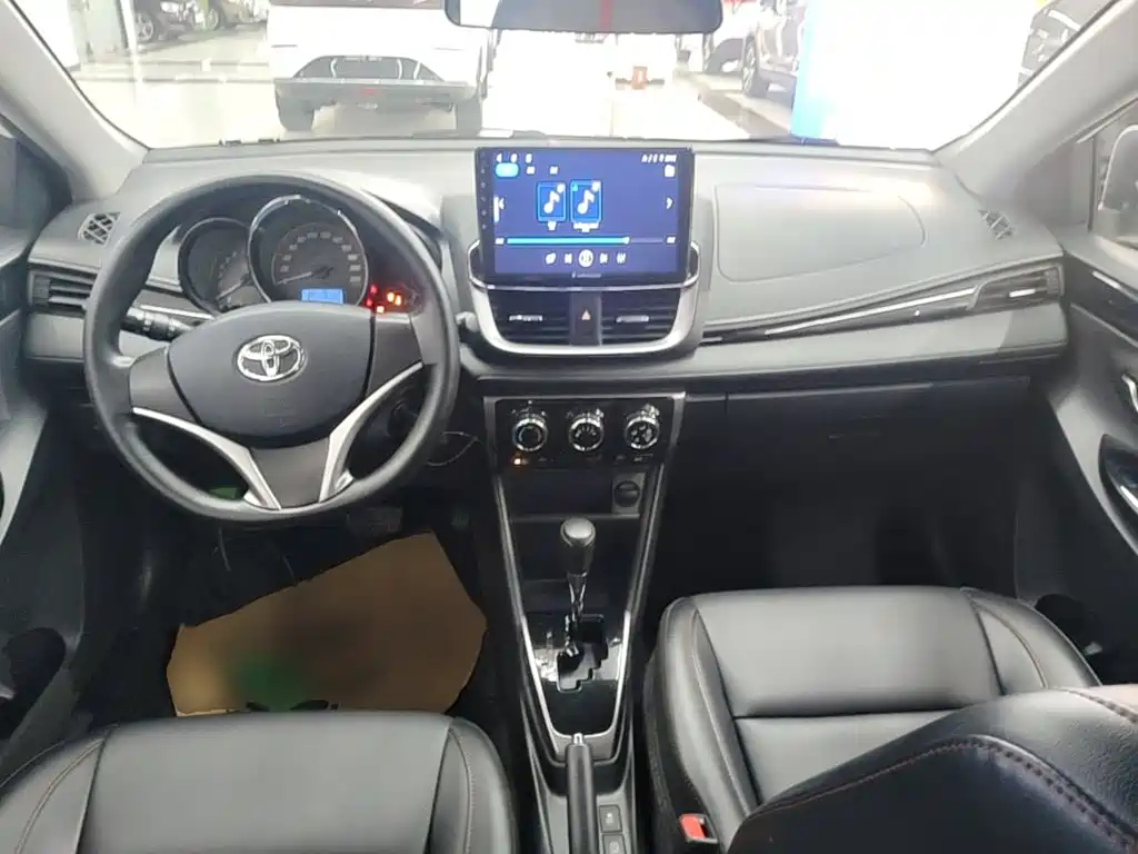 Toyota Yaris L — миниатюра 10