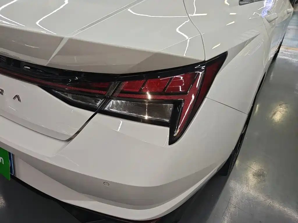 Hyundai Elantra — миниатюра 8