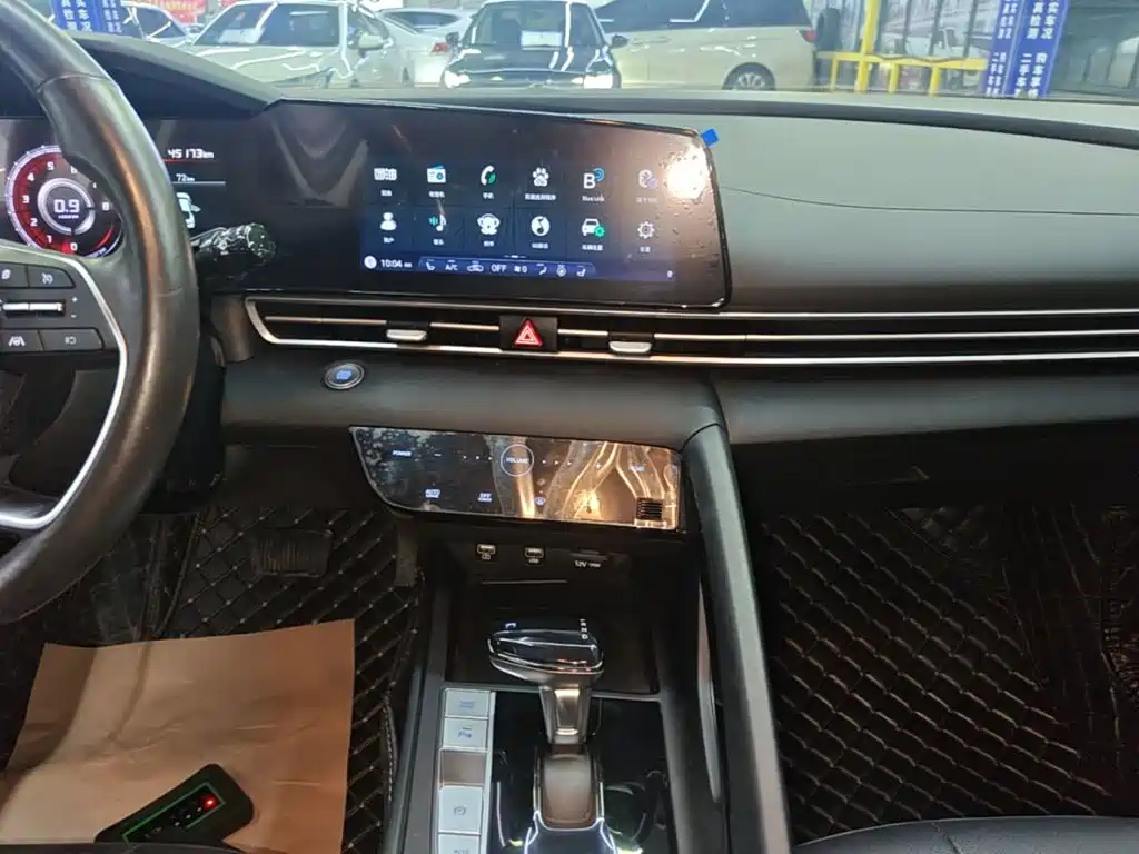 Hyundai Elantra — миниатюра 13