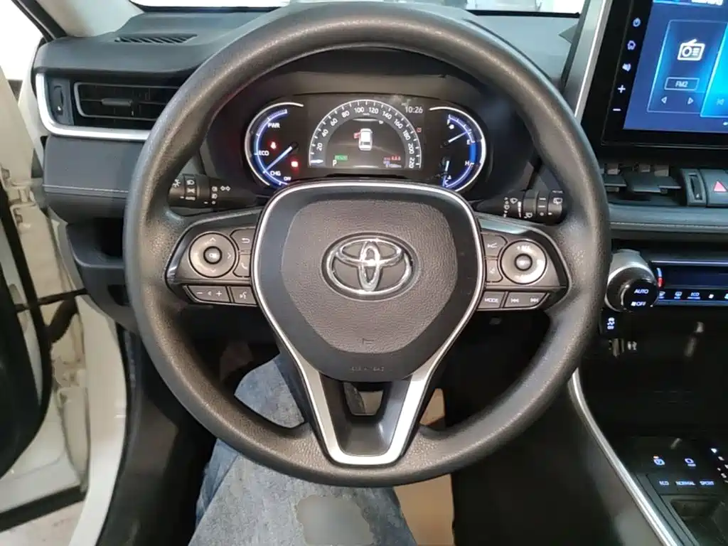 Toyota RAV4 — миниатюра 11