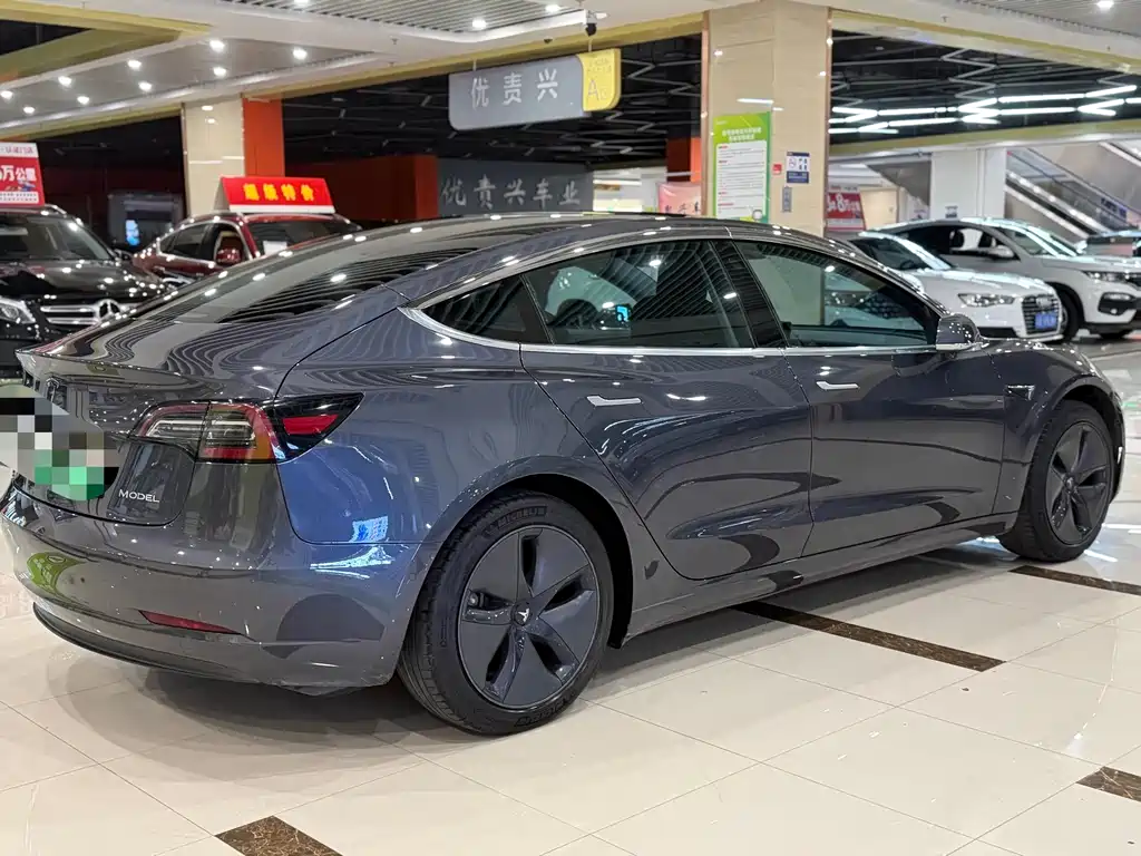 Tesla Model 3 — миниатюра 7