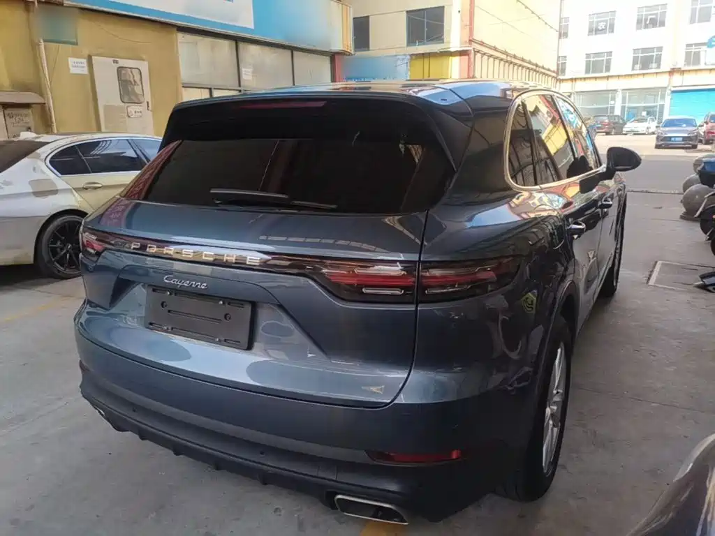 Porsche Cayenne — миниатюра 7
