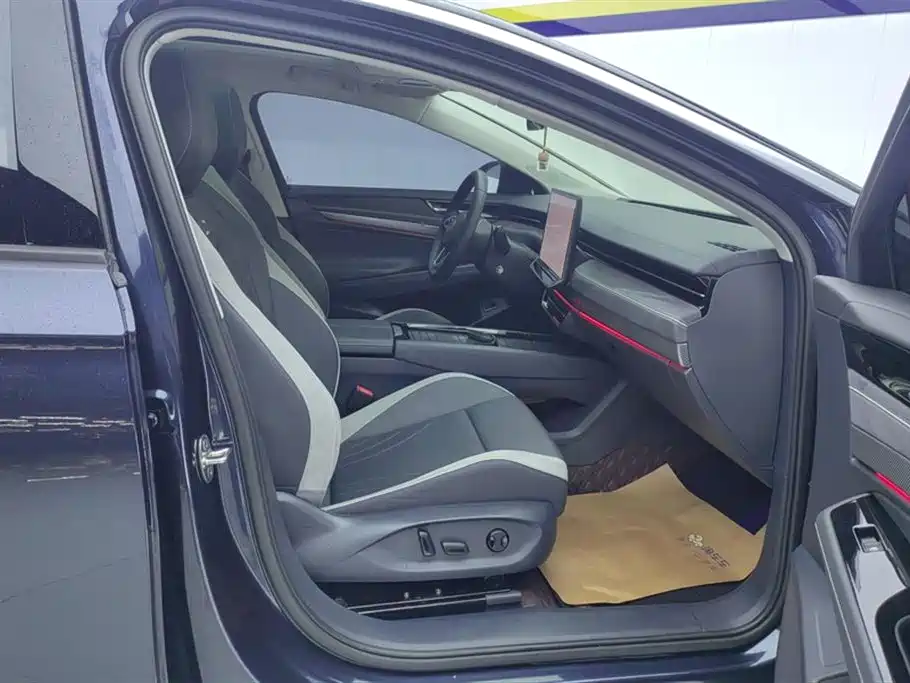 VOLKSWAGEN ID.7 VIZZION