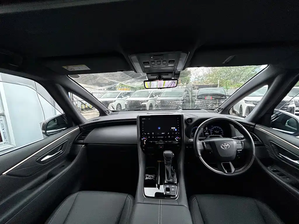 Toyota Alphard — миниатюра 6