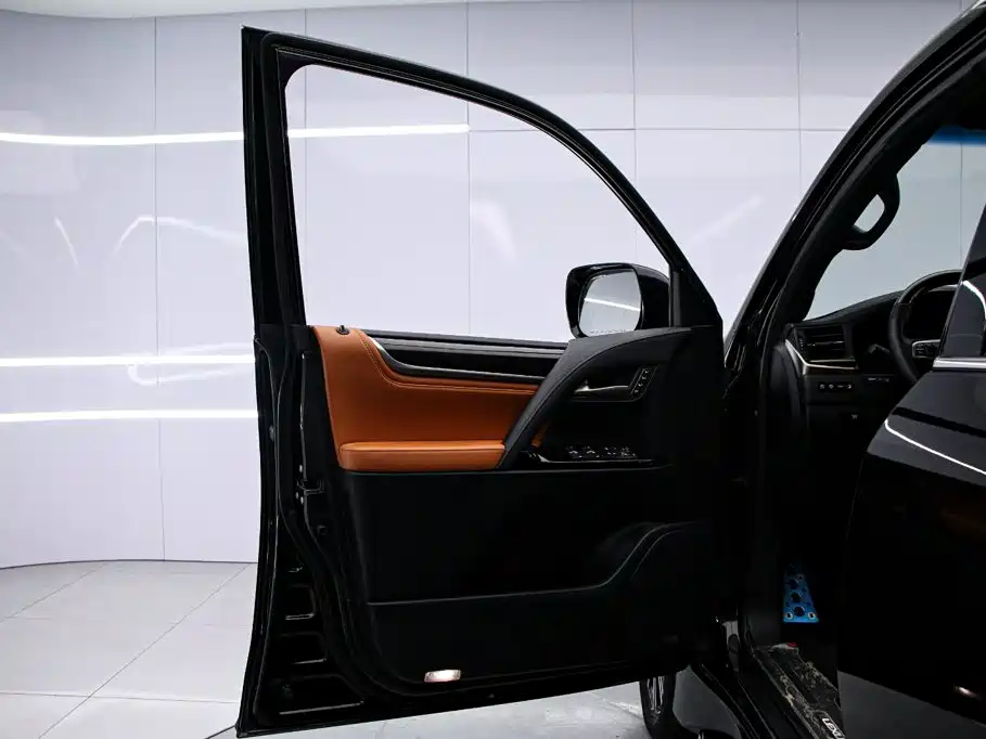 Lexus LX — миниатюра 14