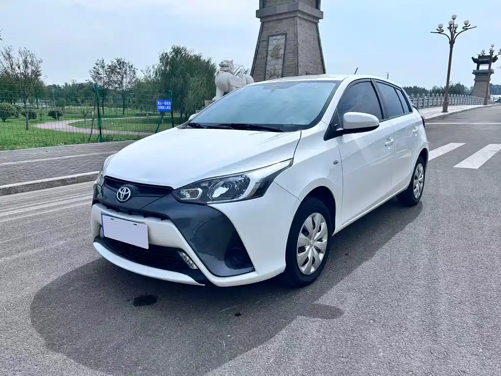 Toyota Yaris L 2022