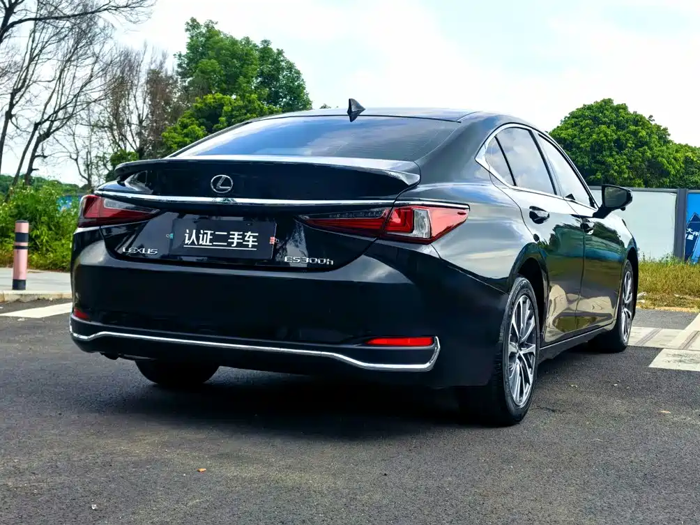 Lexus ES — миниатюра 7
