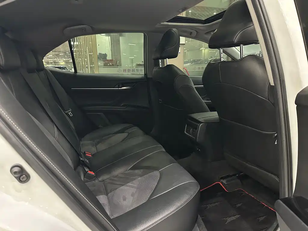 Toyota Camry — миниатюра 10