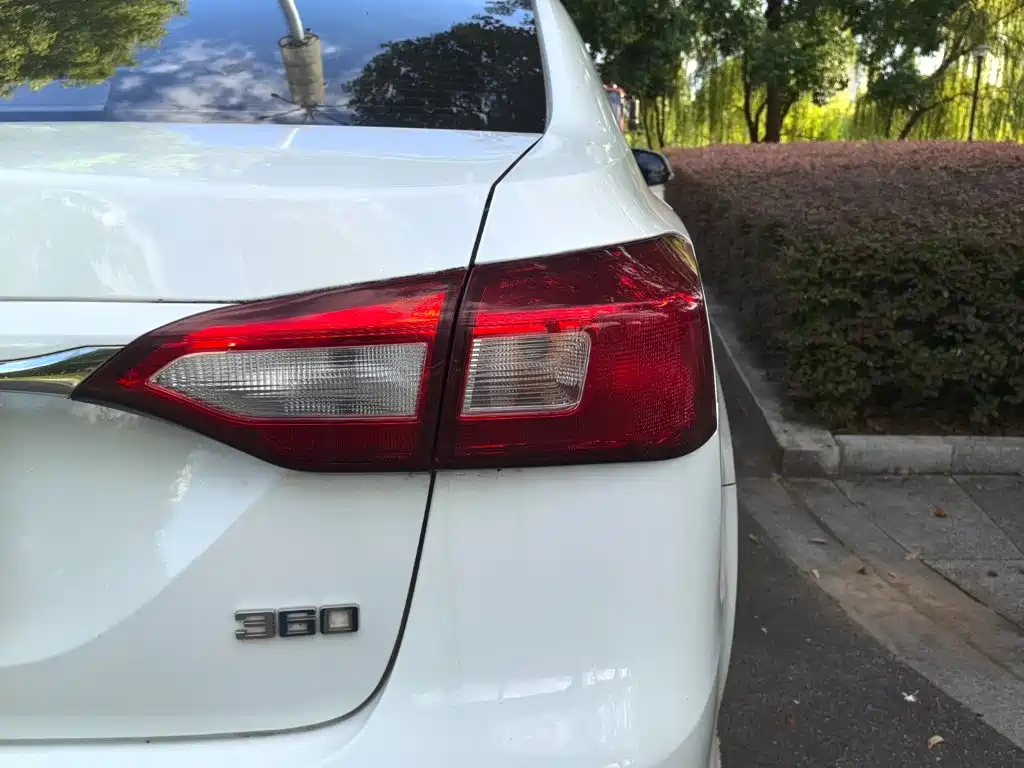Roewe 360 — миниатюра 13