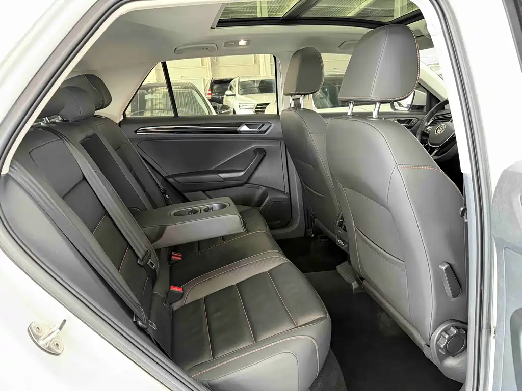 Volkswagen T-Roc — миниатюра 16