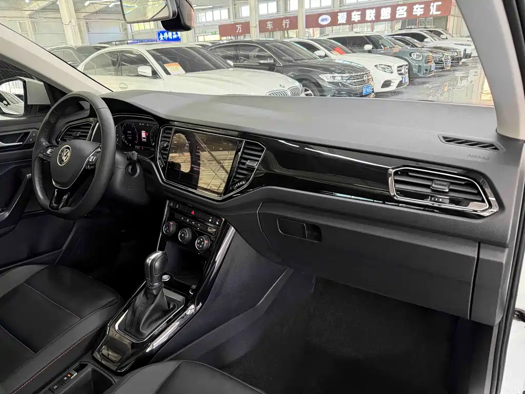 Volkswagen T-Roc — миниатюра 18