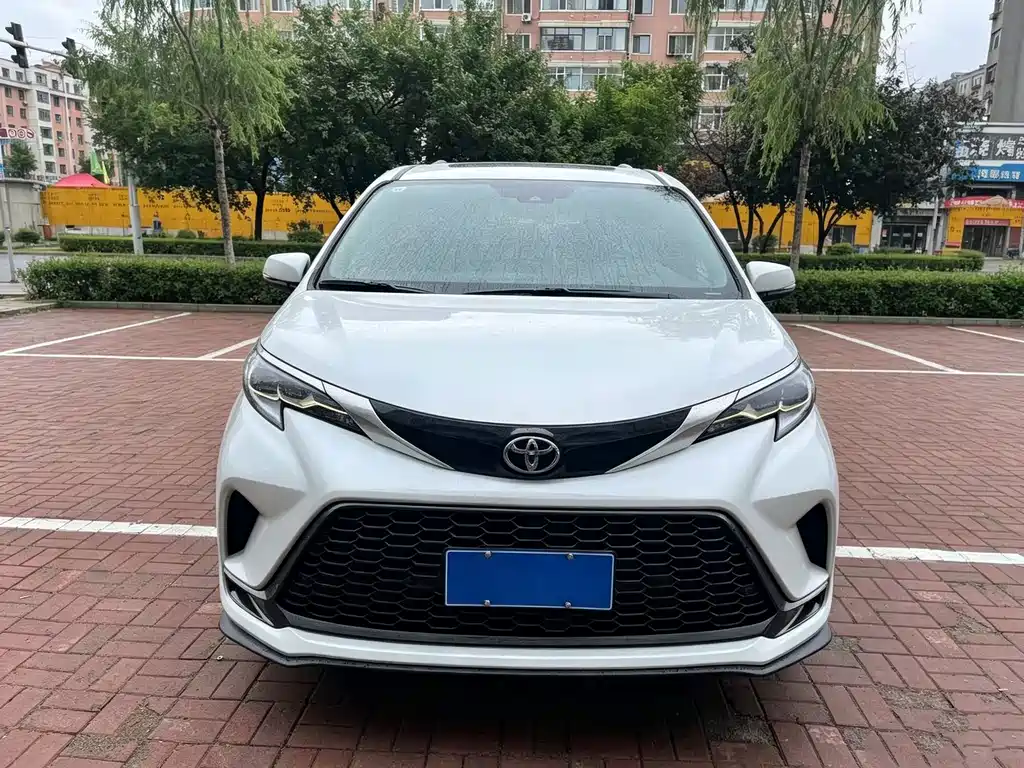 Toyota Granvia — миниатюра 2
