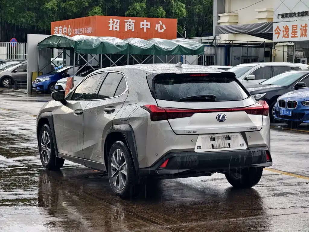 Lexus UX New Energy — миниатюра 6