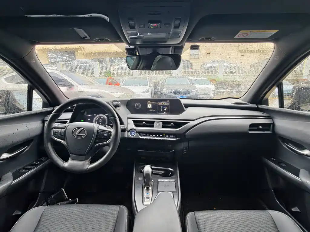 Lexus UX New Energy — миниатюра 8