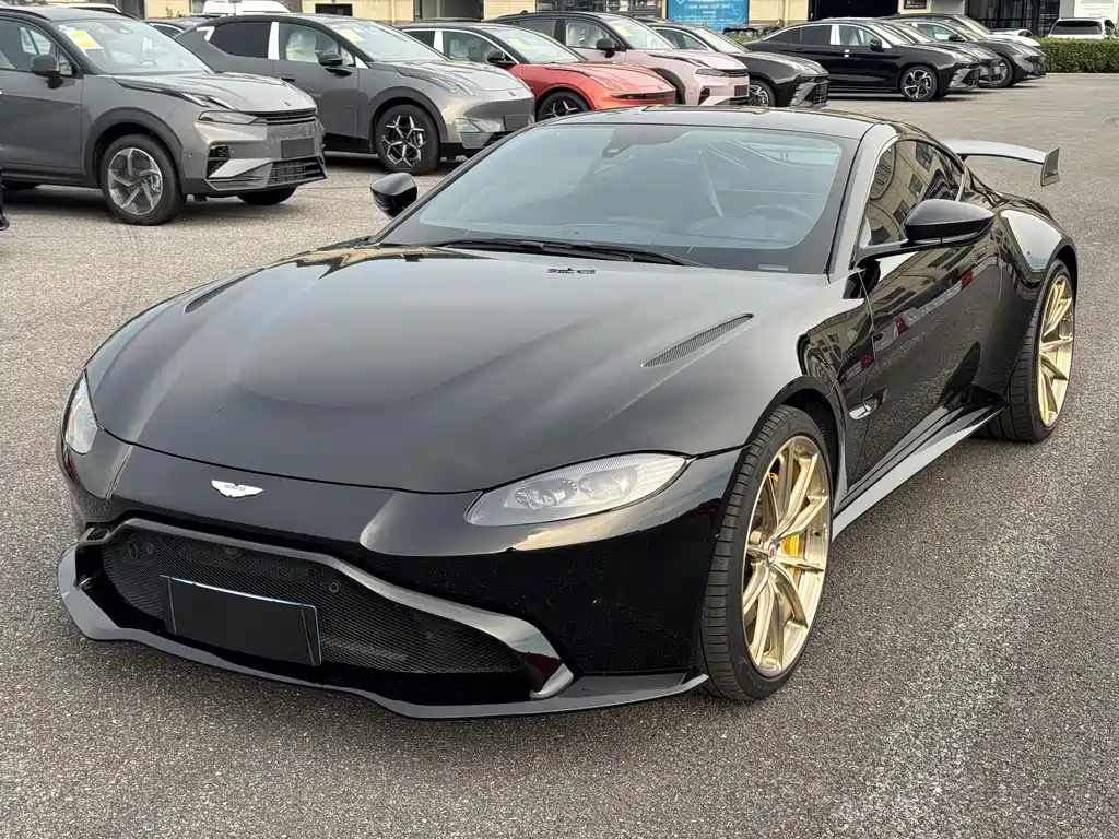 Aston Martin V8 Vantage 2021