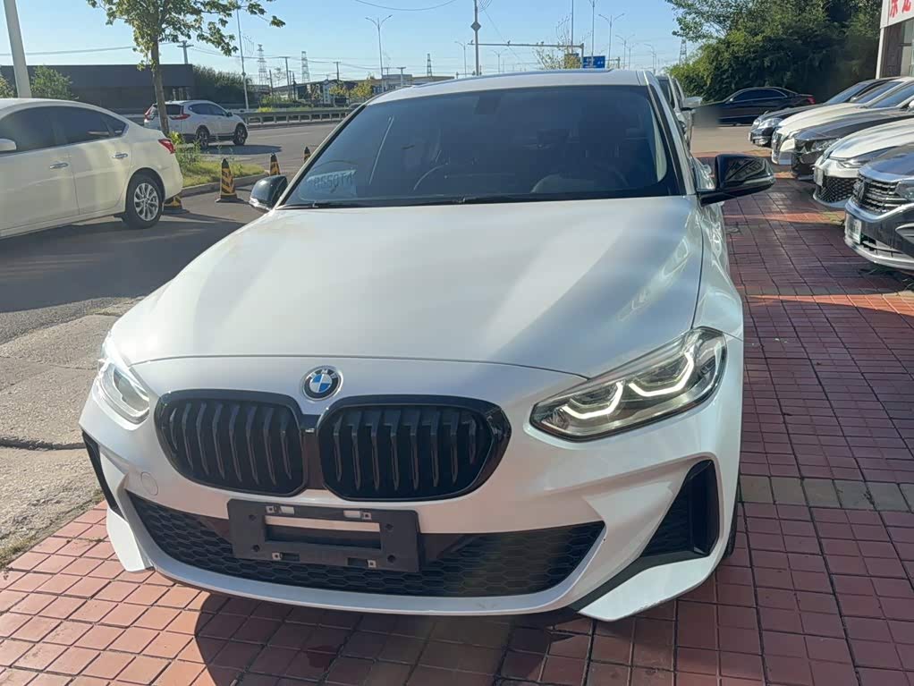 BMW 1 Series 1.5 л 2021 г. Белый, пробег 49000 км