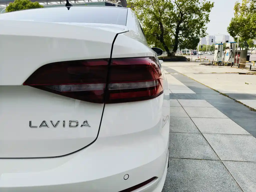 Volkswagen Lavida — миниатюра 10