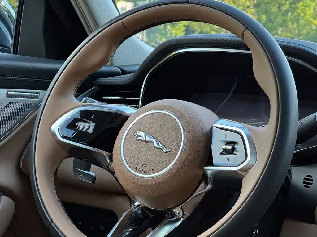 Jaguar XFL — миниатюра 12